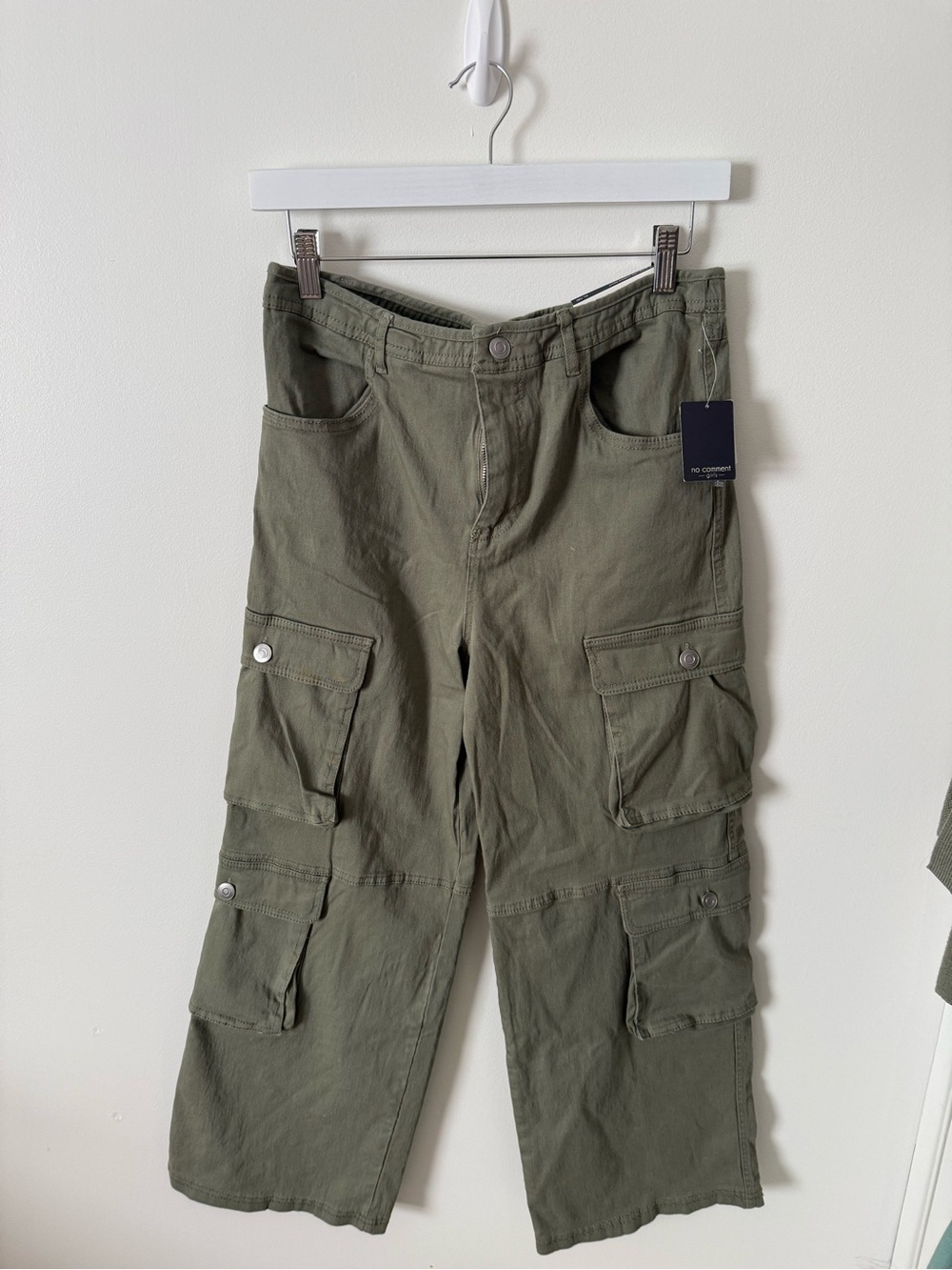 NWT No Comment Women’s Cargo Pants - Olive Green